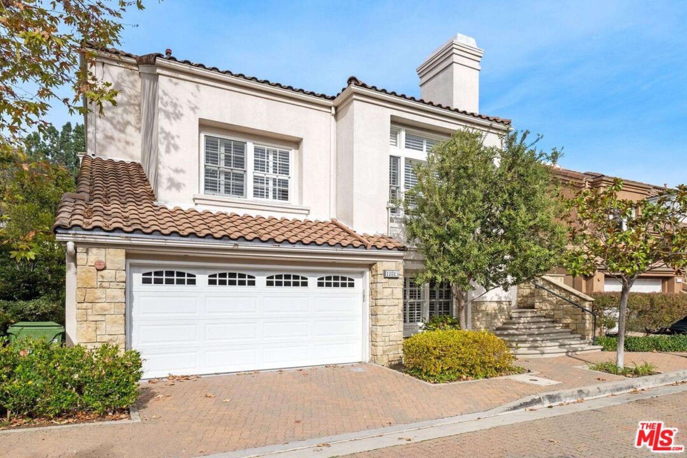 Interior or garden of 11815 Folkstone Ln, Los Angeles, a Carolwood Estates listing