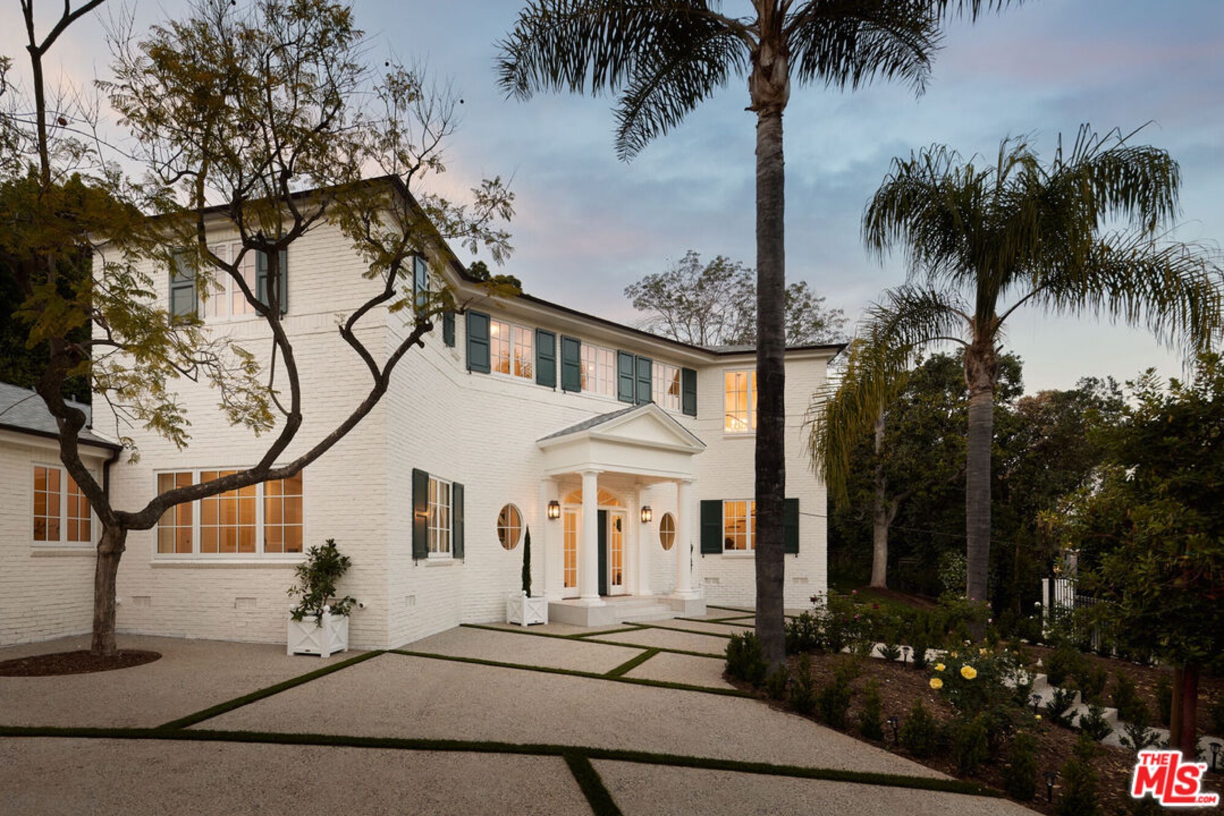 Interior or garden of 31 Oakmont Dr, Los Angeles, a Carolwood Estates listing