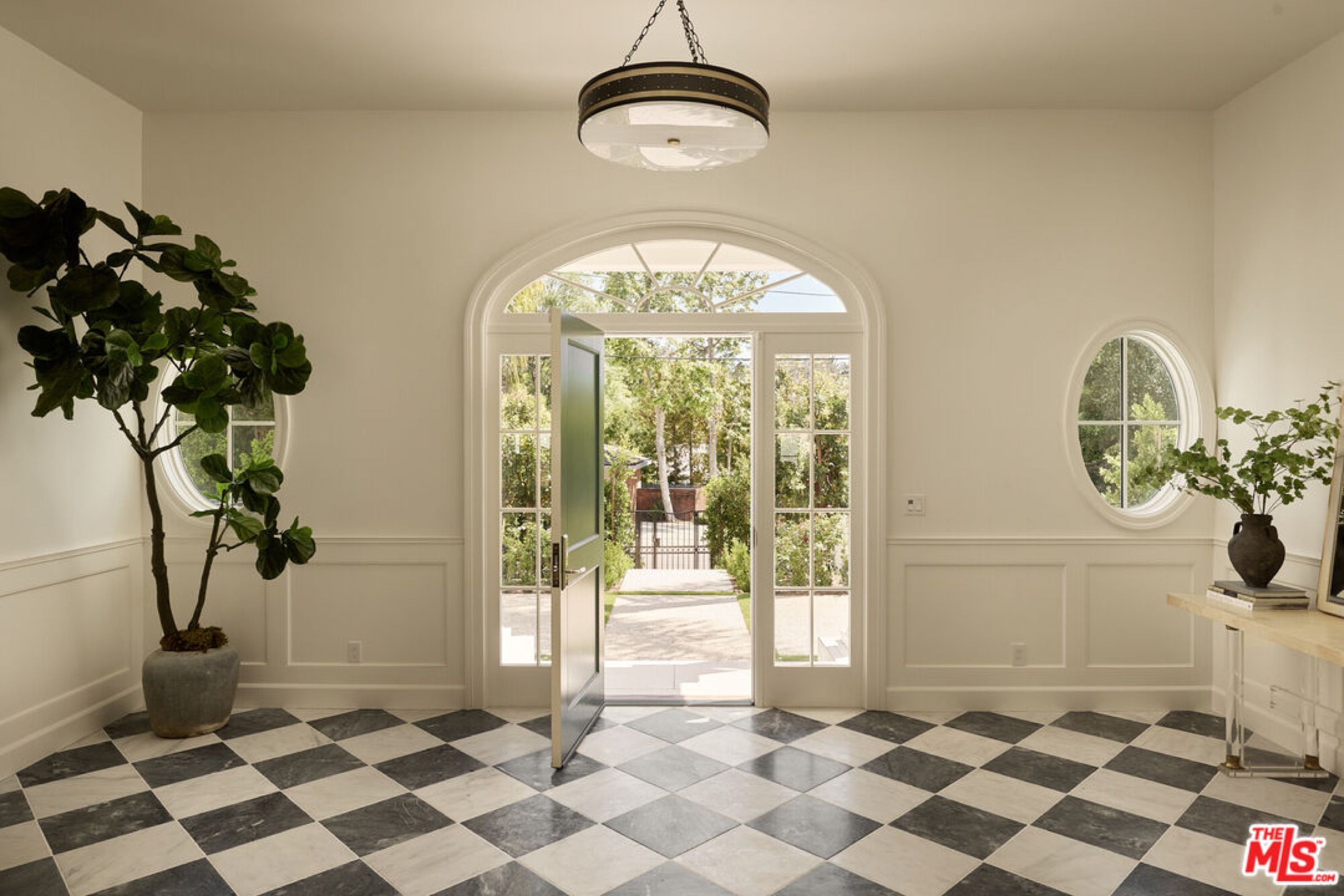Interior or garden of 31 Oakmont Dr, Los Angeles, a Carolwood Estates listing