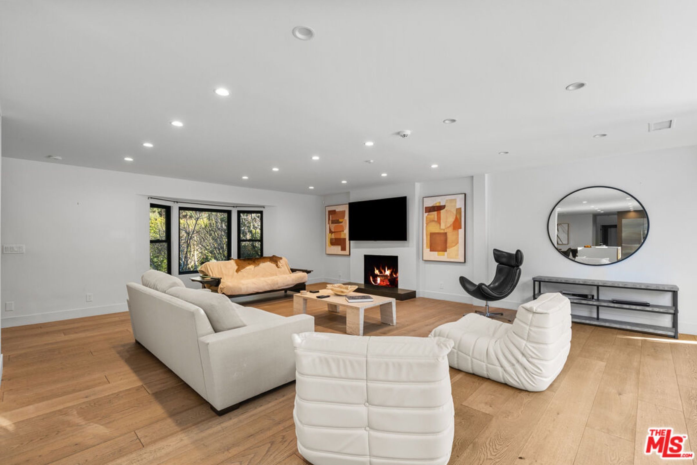 Interior or garden of 343 Veteran Ave, Los Angeles, a Carolwood Estates listing