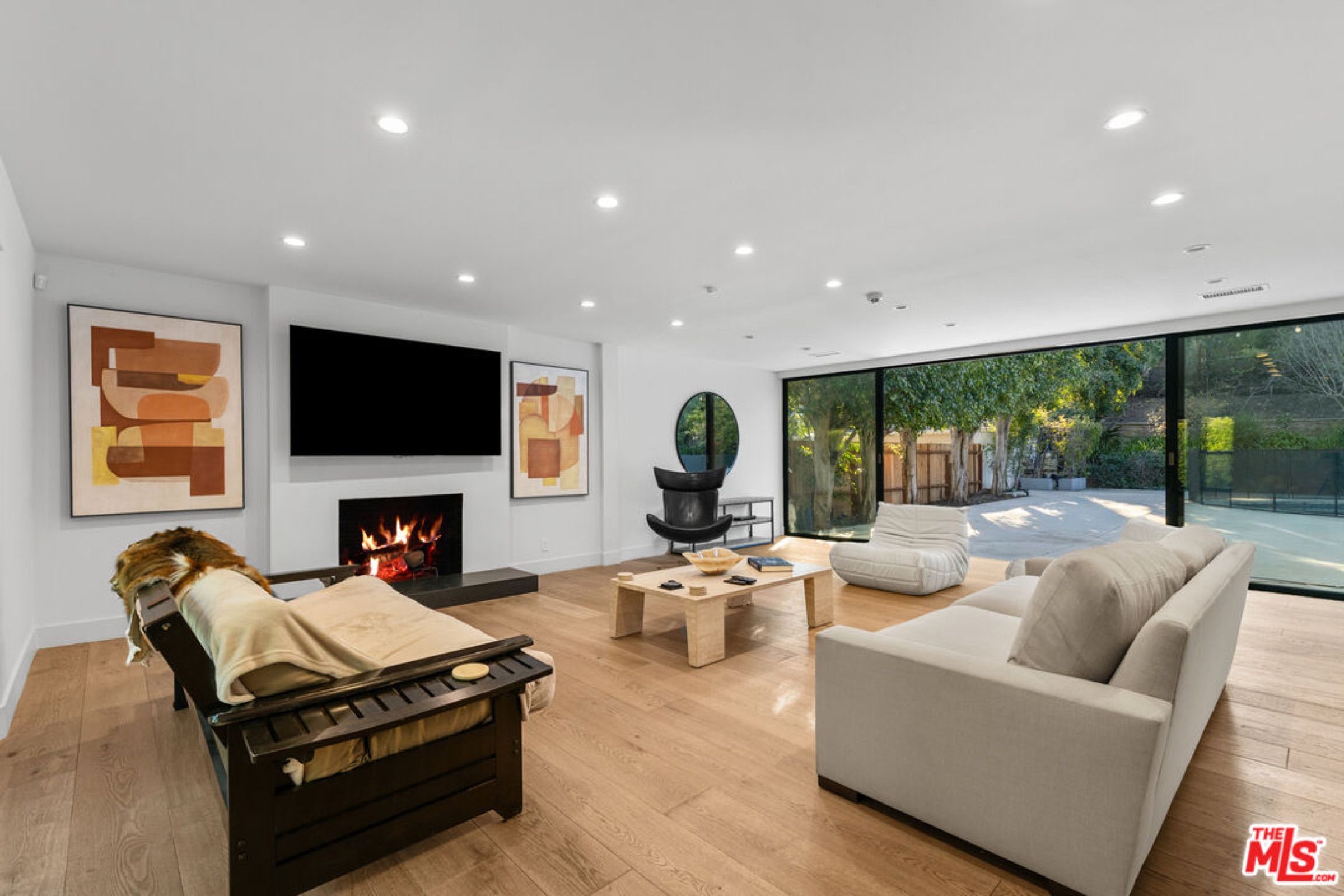 Interior or garden of 343 Veteran Ave, Los Angeles, a Carolwood Estates listing