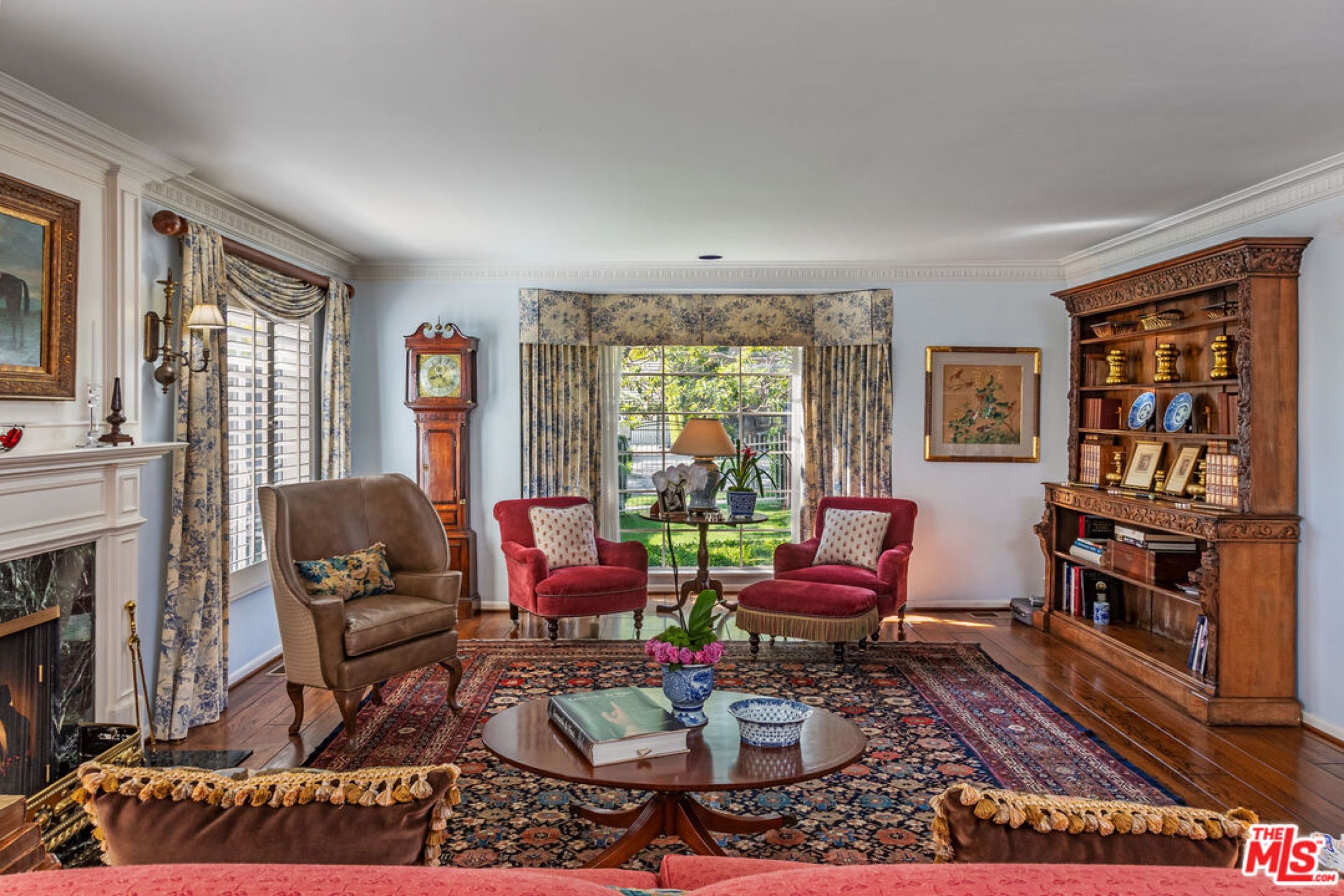 Interior or garden of 710 N Alta Dr, Beverly Hills, a Carolwood Estates listing